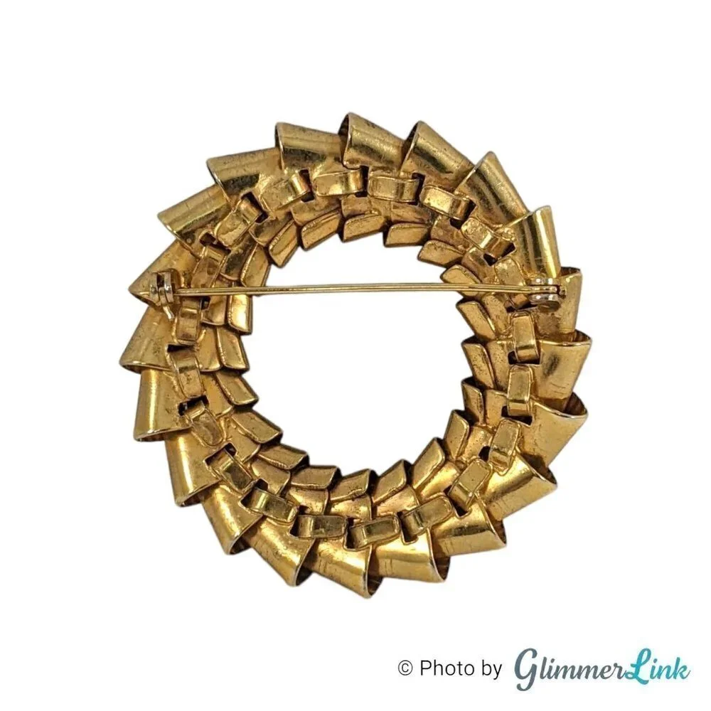 Vintage Overlapped Ribbed Cones Round Gold Tone Brooch